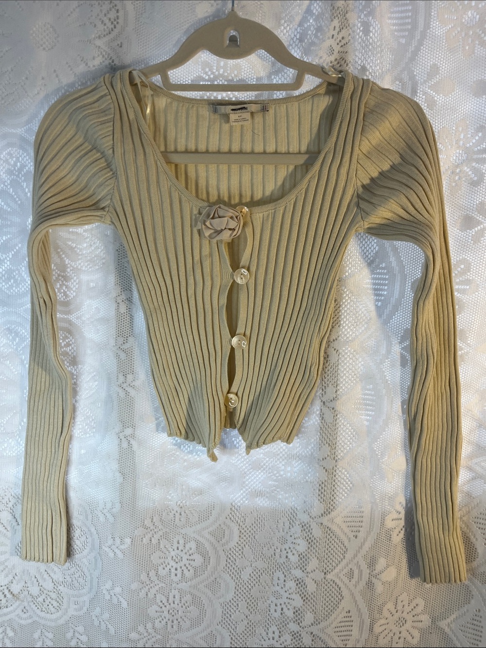 Kimchi Blue Cream Ribbed Scoop-Neck Cropped Cardigan with Rosette NWOT S - Picture 1 of 4